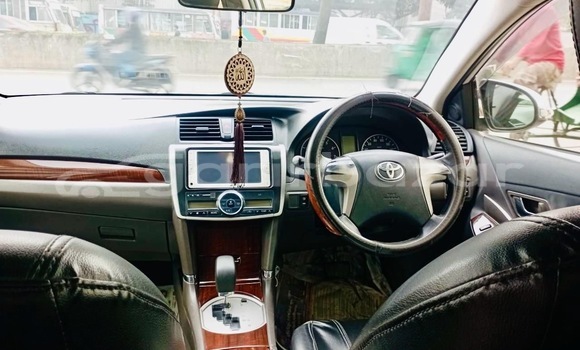 কিনুন ব্যবহৃত Toyota গাড়ী কিনুন ব্যবহৃত Toyota গাড়ী