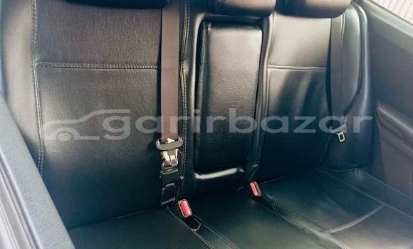 কিনুন ব্যবহৃত Toyota গাড়ী কিনুন ব্যবহৃত Toyota গাড়ী