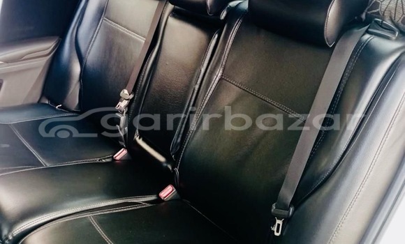 কিনুন ব্যবহৃত Toyota গাড়ী কিনুন ব্যবহৃত Toyota গাড়ী