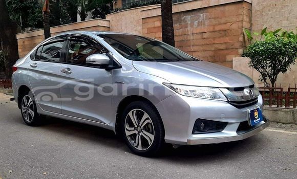 Buy Used 2017 Honda Grace in Dhaka, Dhaka Buy Used 2017 Honda Grace in Dhaka, Dhaka