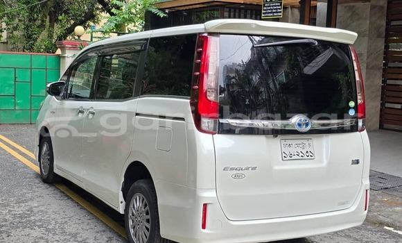 Buy Used 2018 Toyota Esquire in Dhaka, Dhaka Buy Used 2018 Toyota Esquire in Dhaka, Dhaka