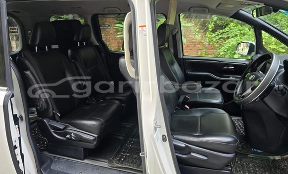 Buy Used 2018 Toyota Esquire in Dhaka, Dhaka Buy Used 2018 Toyota Esquire in Dhaka, Dhaka