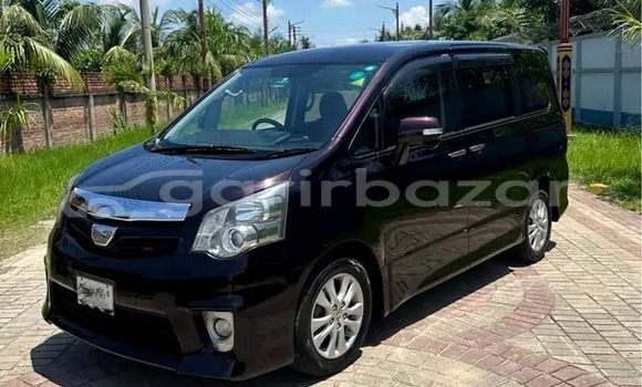 Buy Used 2018 Toyota X Noah in Dhaka, Dhaka Buy Used 2018 Toyota X Noah in Dhaka, Dhaka