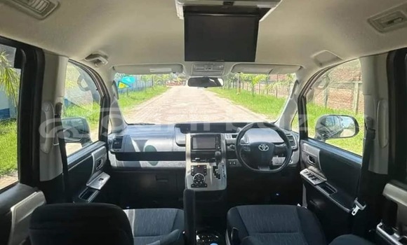 Buy Used 2018 Toyota X Noah in Dhaka, Dhaka Buy Used 2018 Toyota X Noah in Dhaka, Dhaka