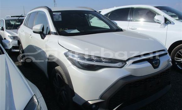 কেনা আমদানি Toyota Corolla cross hybrid z Pearl গাড়ী মধ্যে ঢাকা মধ্যে Dhaka