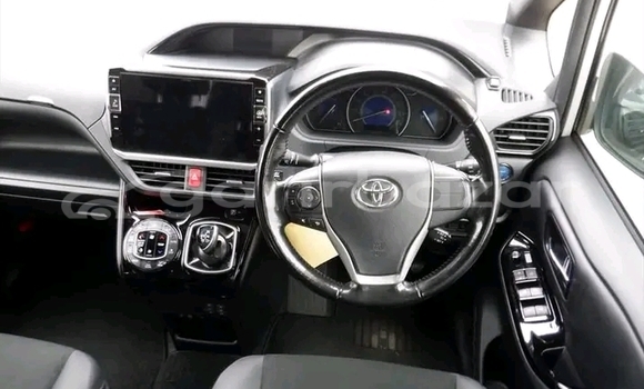 Buy Used Toyota Noah in Bajitpur, Kishorganj Buy Used Toyota Noah in Bajitpur, Kishorganj