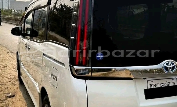 Buy Used Toyota Noah in Bajitpur, Kishorganj Buy Used Toyota Noah in Bajitpur, Kishorganj