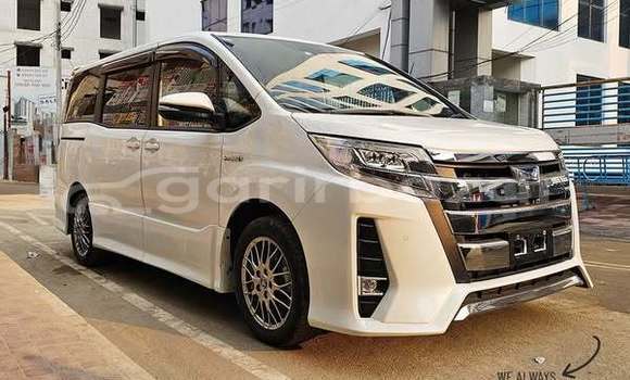 কিনুন ব্যবহৃত Toyota গাড়ী কিনুন ব্যবহৃত Toyota গাড়ী