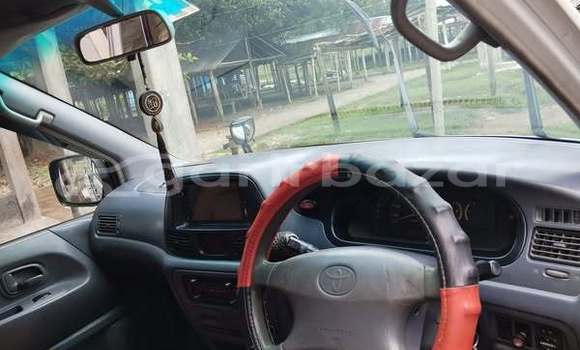 কিনুন ব্যবহৃত Toyota গাড়ী কিনুন ব্যবহৃত Toyota গাড়ী