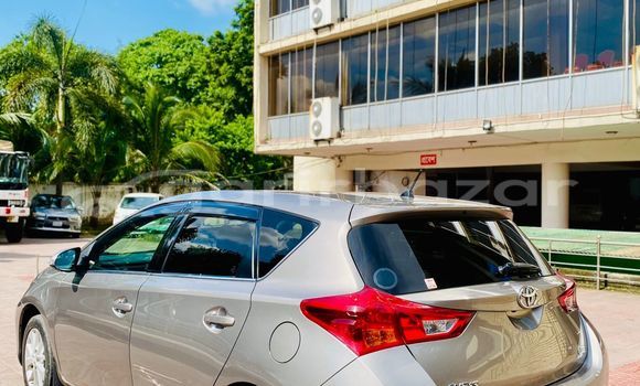 কিনুন ব্যবহৃত Toyota গাড়ী কিনুন ব্যবহৃত Toyota গাড়ী