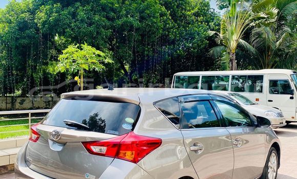 কিনুন ব্যবহৃত Toyota গাড়ী কিনুন ব্যবহৃত Toyota গাড়ী