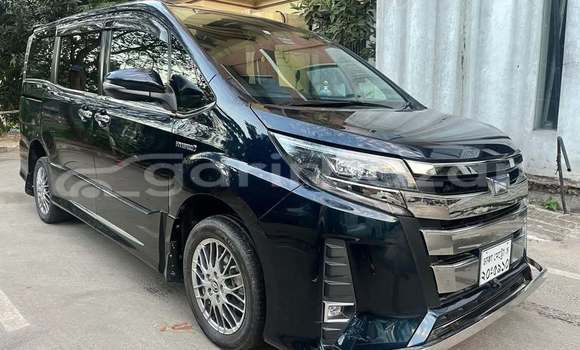 Buy Used 2017 Toyota Noah in Dhaka, Dhaka Buy Used 2017 Toyota Noah in Dhaka, Dhaka