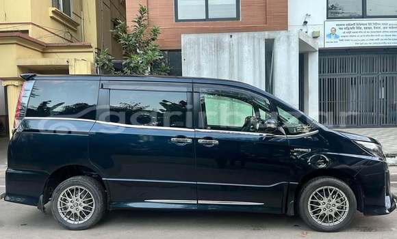 Buy Used 2017 Toyota Noah in Dhaka, Dhaka Buy Used 2017 Toyota Noah in Dhaka, Dhaka