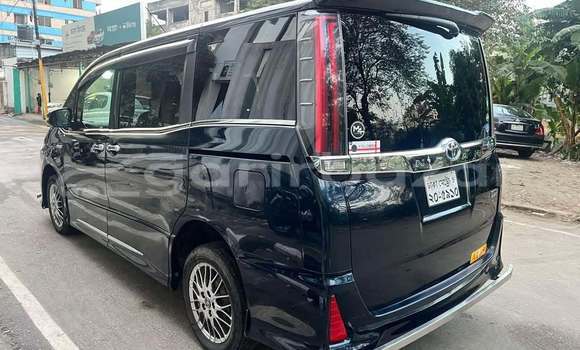 Buy Used 2017 Toyota Noah in Dhaka, Dhaka Buy Used 2017 Toyota Noah in Dhaka, Dhaka
