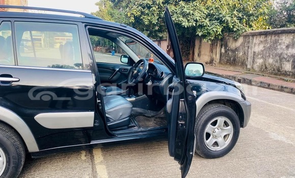 Buy Used 2004 Toyota RAV4 in Dhaka, Dhaka Buy Used 2004 Toyota RAV4 in Dhaka, Dhaka