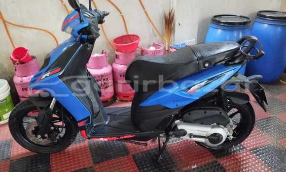 কেনা ব্যবহৃত Aprilia SR Blue সাইকেল মধ্যে ঢাকা মধ্যে Dhaka কেনা ব্যবহৃত Aprilia SR Blue সাইকেল মধ্যে ঢাকা মধ্যে Dhaka