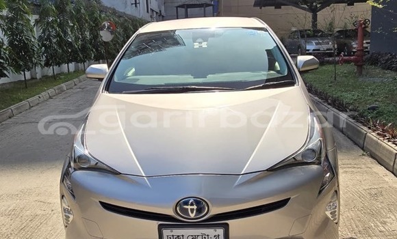 কেনা ব্যবহৃত Toyota prius s touring Beige গাড়ী মধ্যে ঢাকা মধ্যে Dhaka