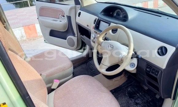 Buy Used Toyota Sienna in Bandarban, Bandarban Buy Used Toyota Sienna in Bandarban, Bandarban