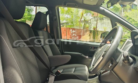 Buy Import 2019 Toyota Noah in Dhaka, Dhaka Buy Import 2019 Toyota Noah in Dhaka, Dhaka