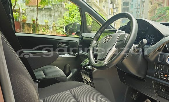 Buy Import 2019 Toyota Noah in Dhaka, Dhaka Buy Import 2019 Toyota Noah in Dhaka, Dhaka