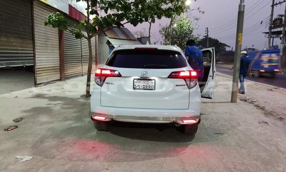 Buy Used 2014 Honda Vezel in Dhaka, Dhaka Buy Used 2014 Honda Vezel in Dhaka, Dhaka