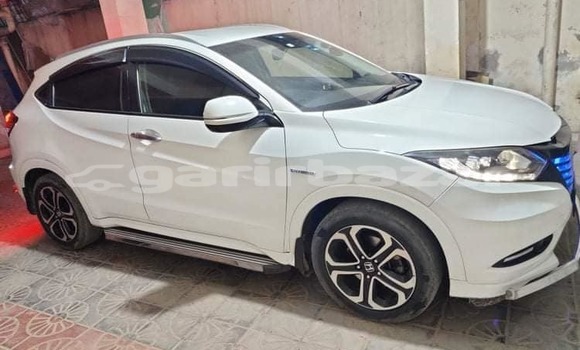 Buy Used 2014 Honda Vezel in Dhaka, Dhaka Buy Used 2014 Honda Vezel in Dhaka, Dhaka