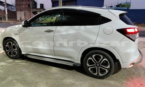 Buy Used 2014 Honda Vezel in Dhaka, Dhaka Buy Used 2014 Honda Vezel in Dhaka, Dhaka