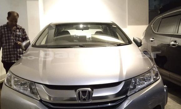 Buy Used 2014 Honda Grace in Dhaka, Dhaka Buy Used 2014 Honda Grace in Dhaka, Dhaka
