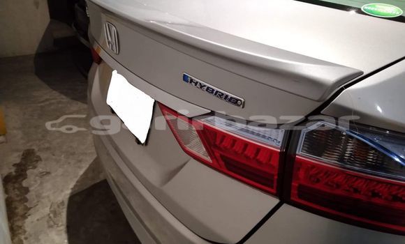 Buy Used 2014 Honda Grace in Dhaka, Dhaka Buy Used 2014 Honda Grace in Dhaka, Dhaka