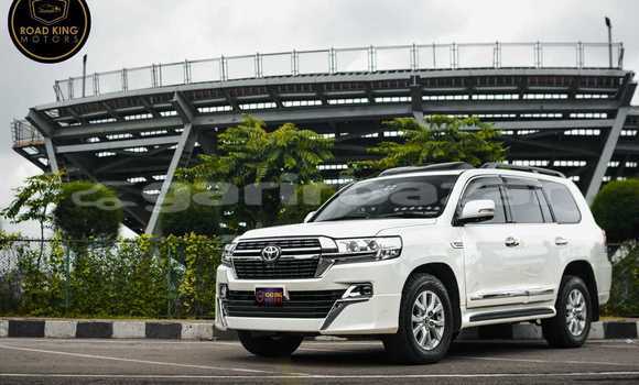 Buy Used Toyota Land Cruiser in Dhaka, Dhaka Buy Used Toyota Land Cruiser in Dhaka, Dhaka