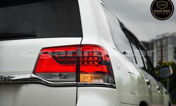 Buy Used Toyota Land Cruiser in Dhaka, Dhaka Buy Used Toyota Land Cruiser in Dhaka, Dhaka