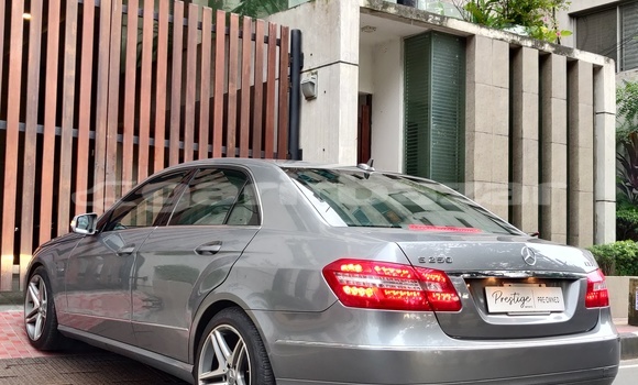 Buy Used 2010 Mercedes-Benz E–Class in Dhaka, Dhaka Buy Used 2010 Mercedes-Benz E–Class in Dhaka, Dhaka
