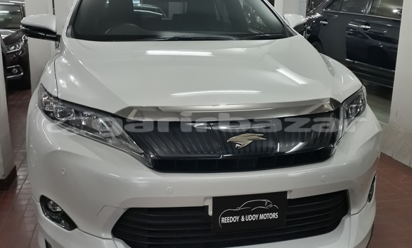 Buy Import 2016 Toyota Harrier in Dhaka, Dhaka Buy Import 2016 Toyota Harrier in Dhaka, Dhaka