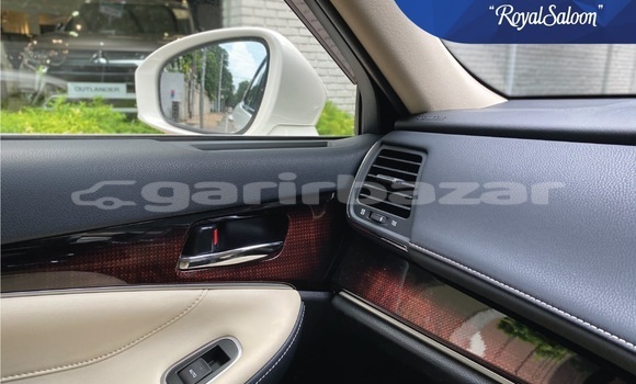 Buy Import 2016 Toyota Crown in Dhaka, Dhaka Buy Import 2016 Toyota Crown in Dhaka, Dhaka