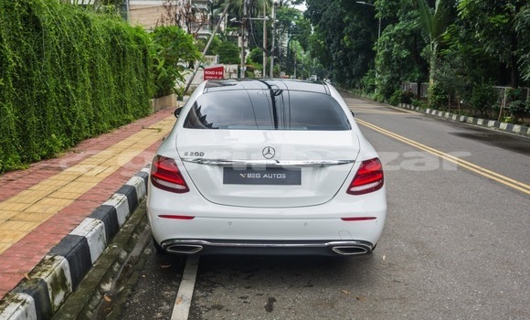 Buy Used 2016 Mercedes-Benz E200 in Dhaka, Dhaka Buy Used 2016 Mercedes-Benz E200 in Dhaka, Dhaka