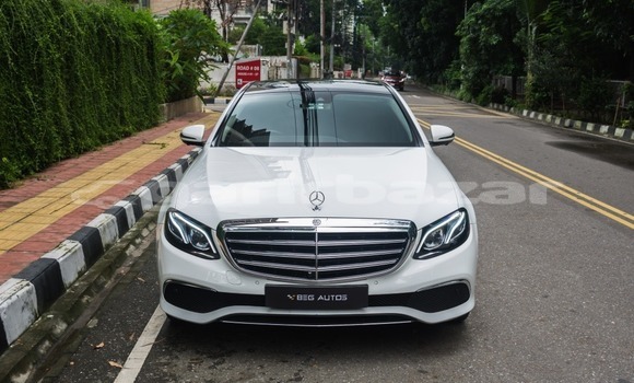 Buy Used 2016 Mercedes-Benz E200 in Dhaka, Dhaka Buy Used 2016 Mercedes-Benz E200 in Dhaka, Dhaka