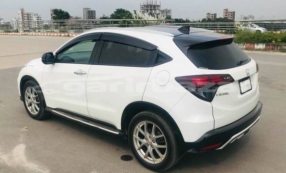 Buy Used 2014 Honda Vezel in Dhaka, Dhaka Buy Used 2014 Honda Vezel in Dhaka, Dhaka