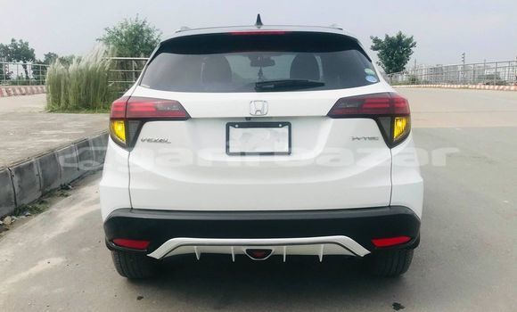 Buy Used 2014 Honda Vezel in Dhaka, Dhaka Buy Used 2014 Honda Vezel in Dhaka, Dhaka