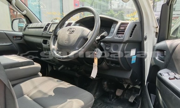 কেনা আমদানি Toyota Hi-ace White গাড়ী মধ্যে ঢাকা মধ্যে Dhaka কেনা আমদানি Toyota Hi-ace White গাড়ী মধ্যে ঢাকা মধ্যে Dhaka