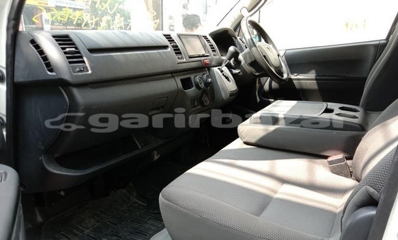 কেনা আমদানি Toyota Hi-ace White গাড়ী মধ্যে ঢাকা মধ্যে Dhaka কেনা আমদানি Toyota Hi-ace White গাড়ী মধ্যে ঢাকা মধ্যে Dhaka