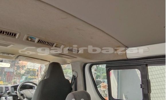 কেনা আমদানি Toyota Hi-ace White গাড়ী মধ্যে ঢাকা মধ্যে Dhaka কেনা আমদানি Toyota Hi-ace White গাড়ী মধ্যে ঢাকা মধ্যে Dhaka