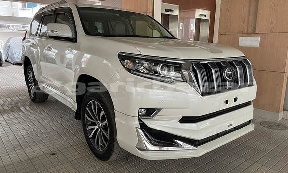 কেনা আমদানি Toyota Prado White গাড়ী মধ্যে ঢাকা মধ্যে Dhaka কেনা আমদানি Toyota Prado White গাড়ী মধ্যে ঢাকা মধ্যে Dhaka