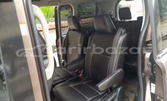 Buy Used 2017 Toyota Esquire in Dhaka, Dhaka Buy Used 2017 Toyota Esquire in Dhaka, Dhaka