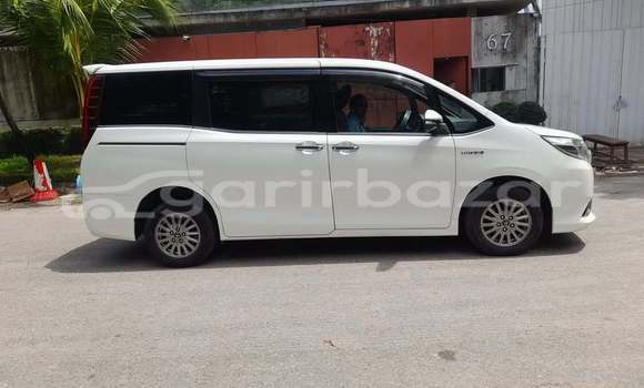 Buy Used 2014 Toyota Esquire in Dhaka, Dhaka Buy Used 2014 Toyota Esquire in Dhaka, Dhaka