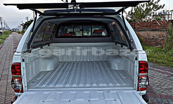 Buy Used 2015 Toyota Hilux in Dhaka, Dhaka Buy Used 2015 Toyota Hilux in Dhaka, Dhaka