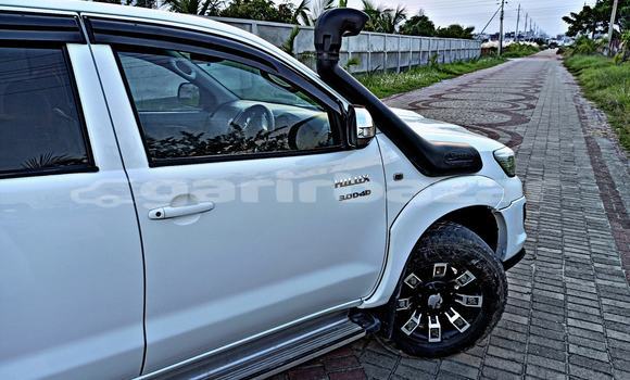 Buy Used 2015 Toyota Hilux in Dhaka, Dhaka Buy Used 2015 Toyota Hilux in Dhaka, Dhaka