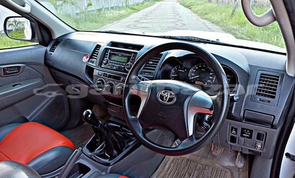 Buy Used 2015 Toyota Hilux in Dhaka, Dhaka Buy Used 2015 Toyota Hilux in Dhaka, Dhaka