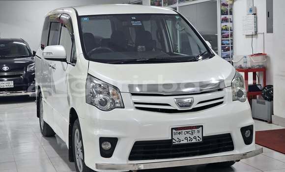 Buy Used 2013 Toyota Noah in Dhaka, Dhaka Buy Used 2013 Toyota Noah in Dhaka, Dhaka