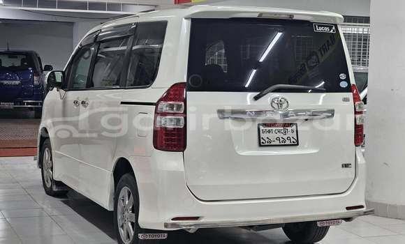Buy Used 2013 Toyota Noah in Dhaka, Dhaka Buy Used 2013 Toyota Noah in Dhaka, Dhaka