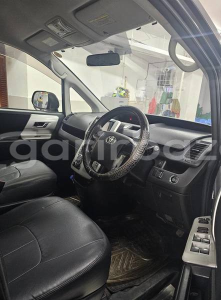 Big with watermark toyota noah x dhaka dhaka 31083